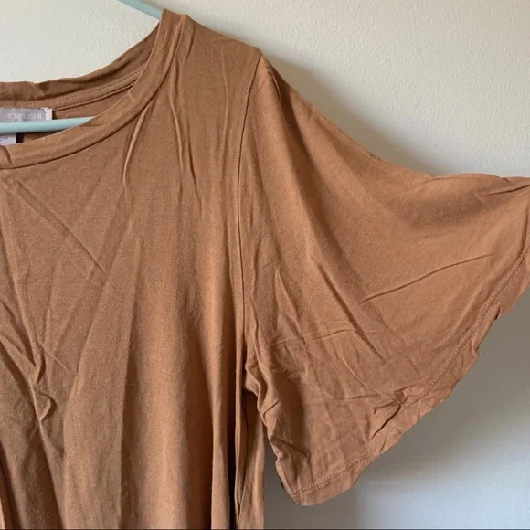 F21 Flowy High-Low Tee - Picture 3 of 6